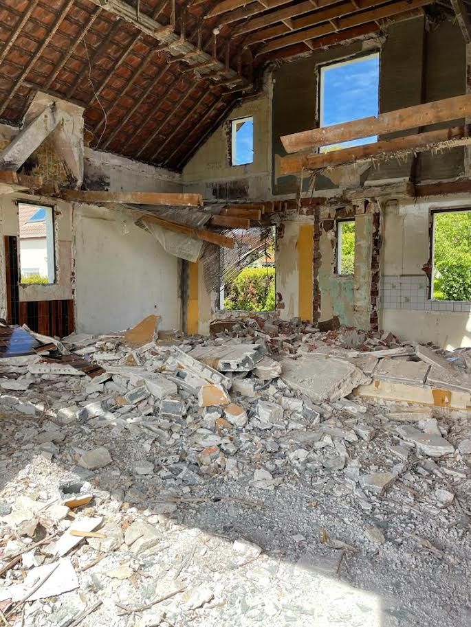 Chantier de démolition d’un bâtiment par DDAC BAT